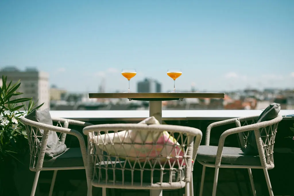 Cocktails über den Dächern Wiens auf der Atmosphere Rooftop Bar